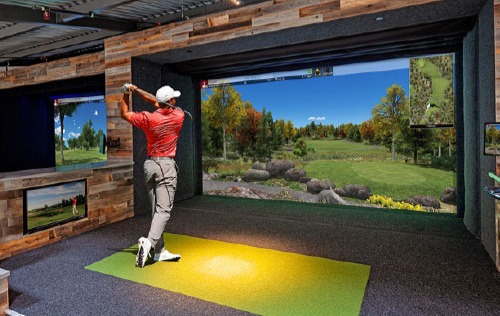 man-swinging-golf-club-in-golf-simulator