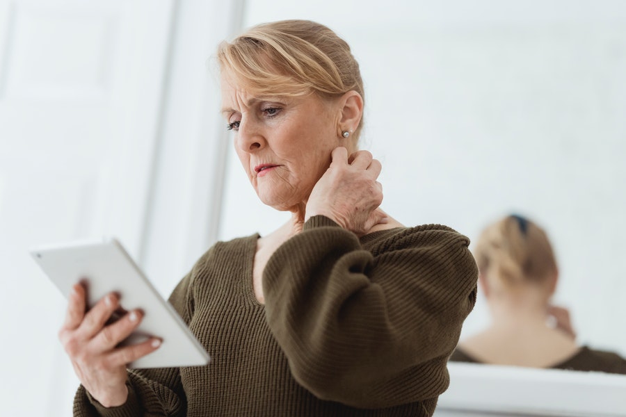 lady-researching-a-local-business-online