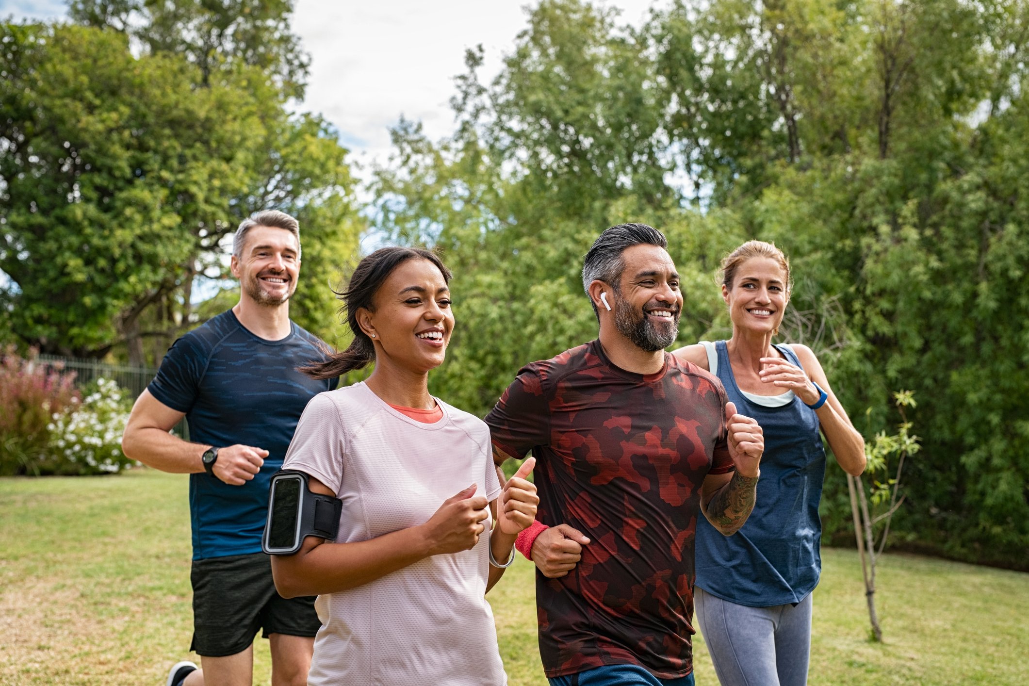 healthy-people-jogging