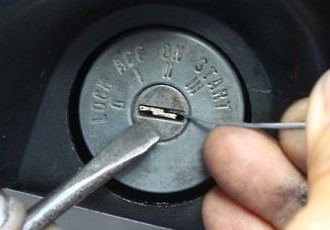 roken car key stuck in ignition 