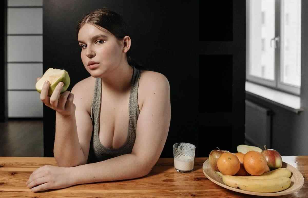 sin or slim woman eating, after exercise keto